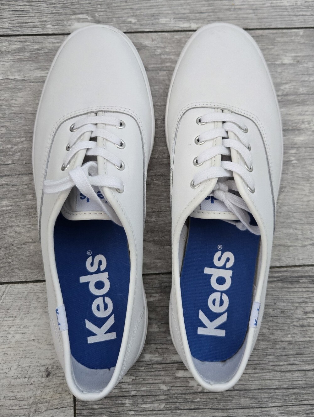 8 Wide Women's Champion Originals Leather Medium/Wide Sneaker Size 8 Wide - Picture 9 of 11
